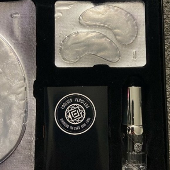 Forever Flawless Diamond Age-Defying Beauty Kit - Picture 6 of 9